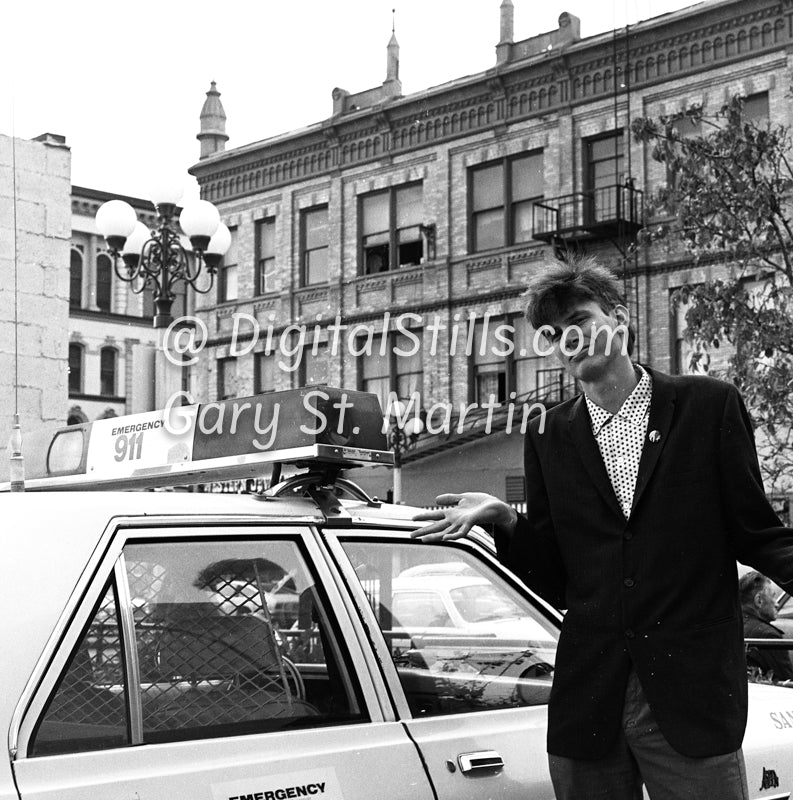 Darius and the magnets Michael and a police car