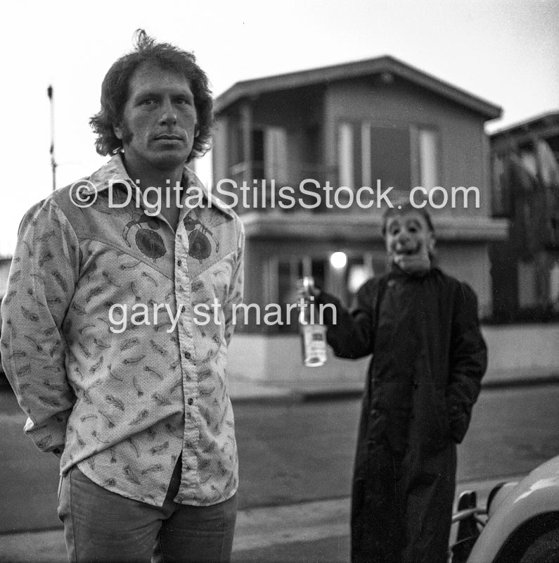 Mike Dowell Next to Scary Clown, Halloween, Analog, portraits, Men, Black and White