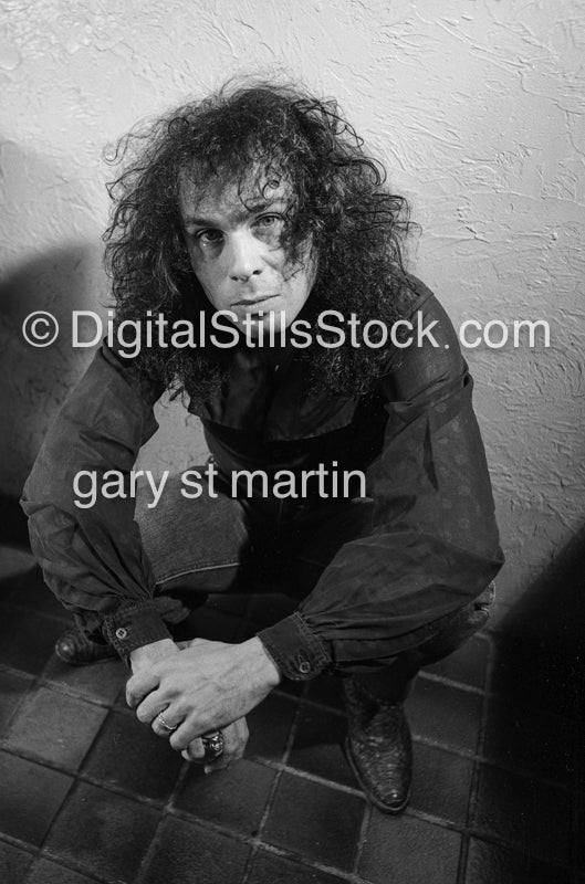 awkwardly squatting dio band