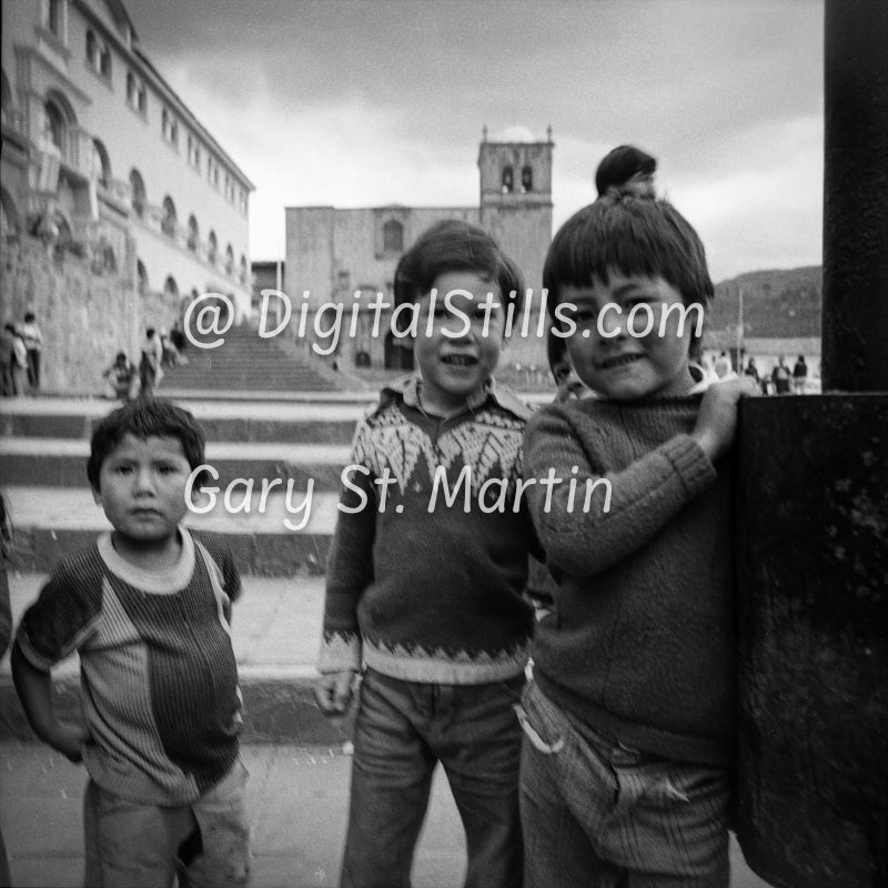 Kids on The Stairs, Analog, B&W, Peru