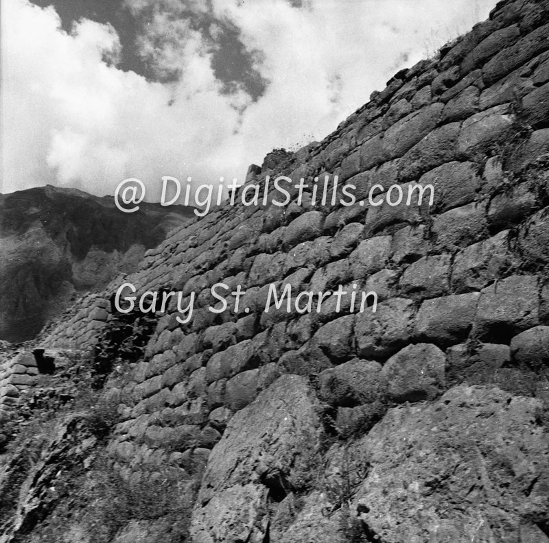 Against The Wall, Analog, B&W, Peru