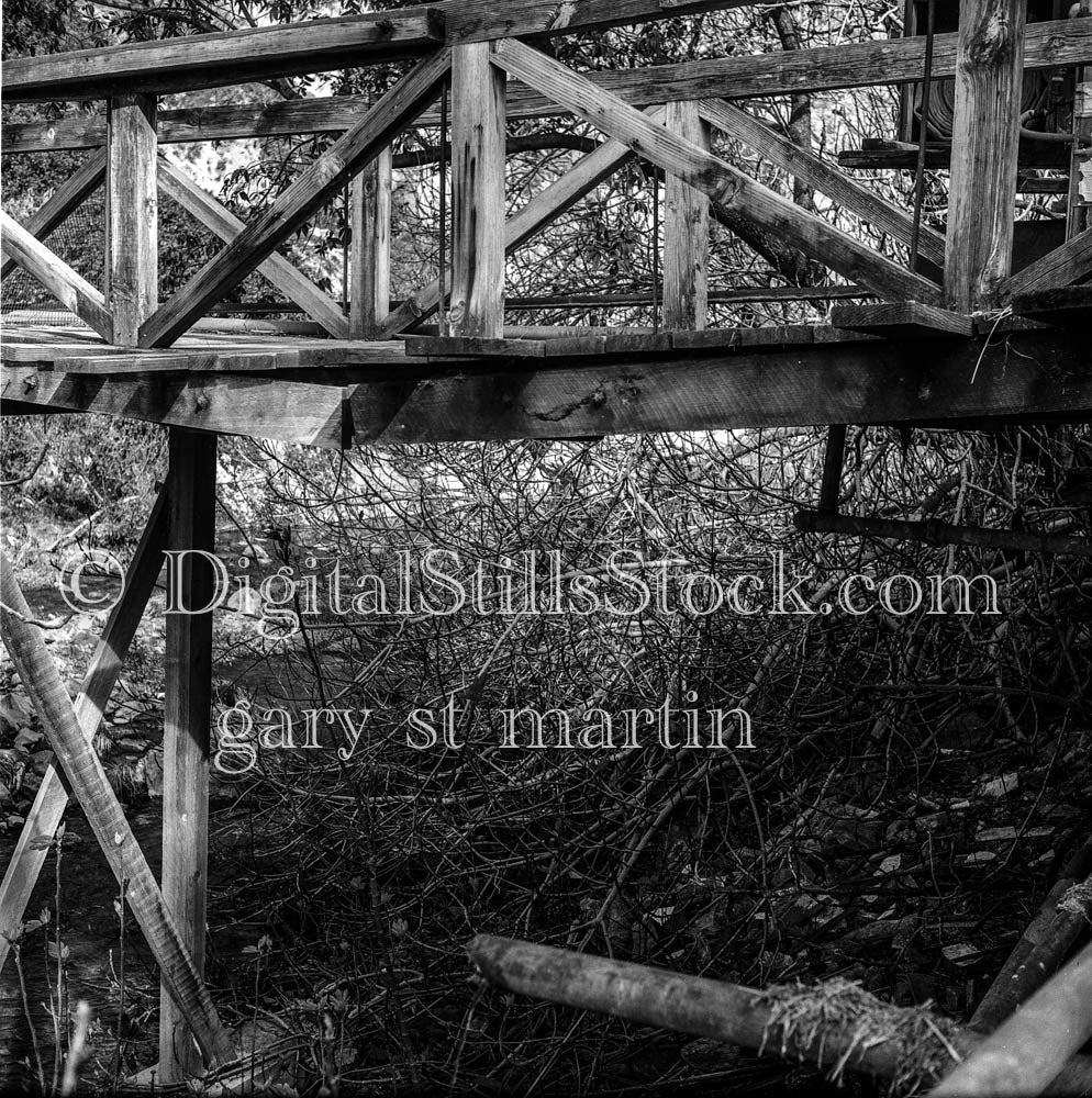 Sonoma County, Wooden Bridge side view to the Hot Springs