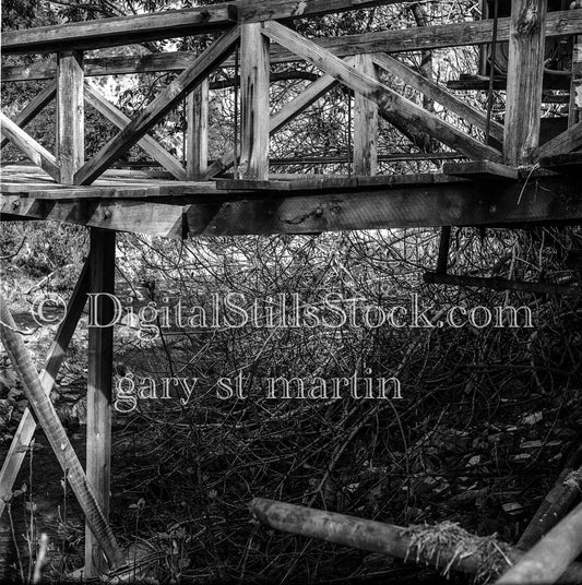 Sonoma County, Wooden Bridge side view to the Hot Springs