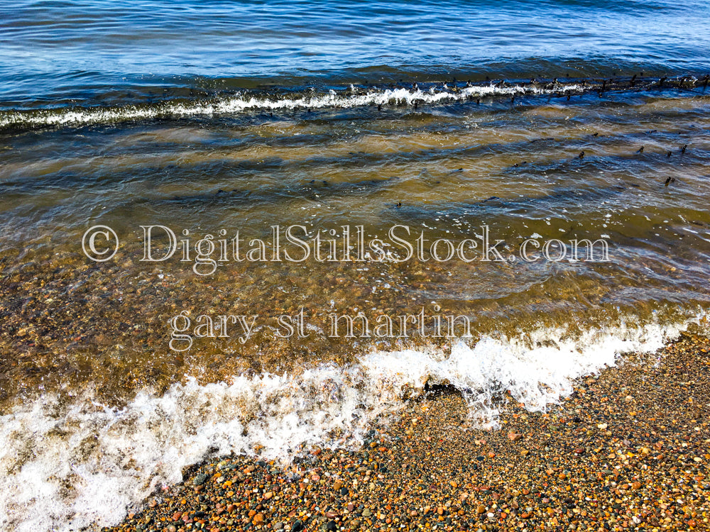 Waves, on Lake Superior rolling i over a shipwreck, digital Grand marais