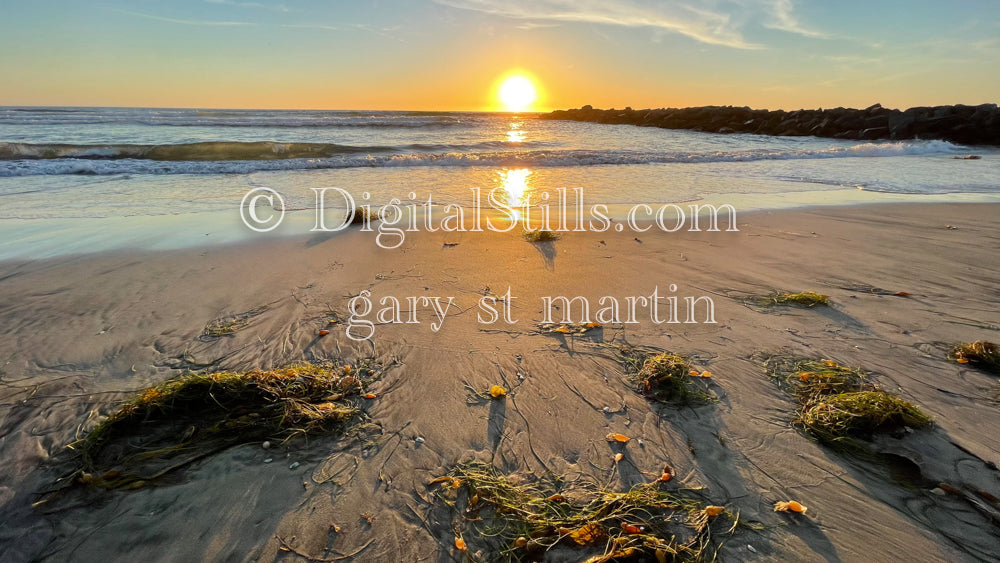 Large setting sun, digital sunset