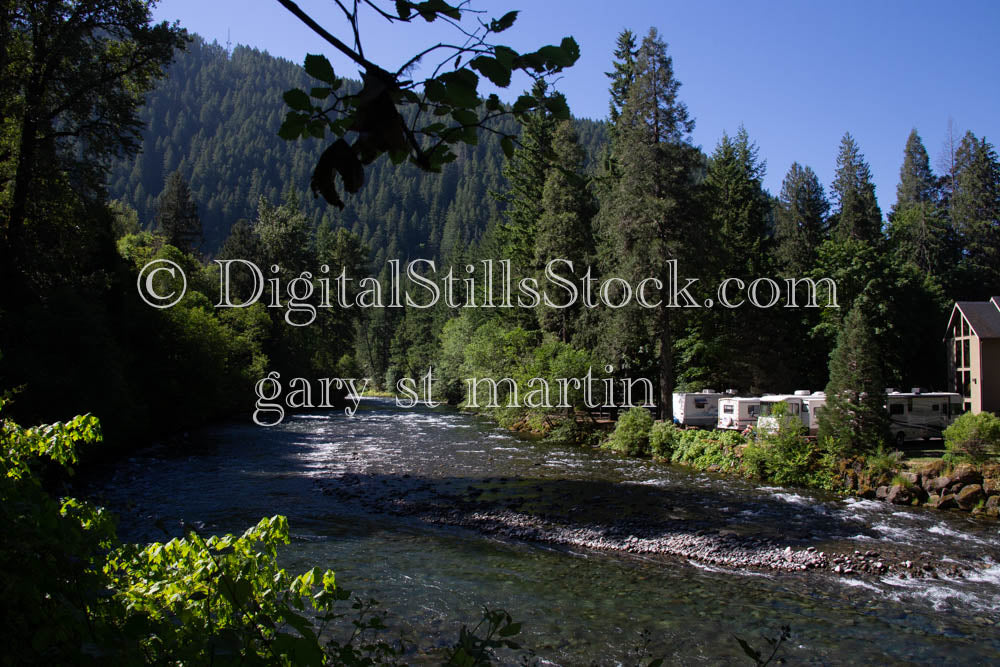 Winnebago Parking McKenzie River Oregon