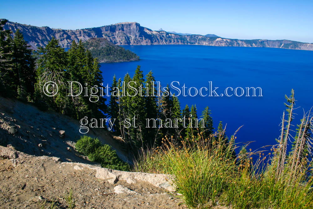 Rock Rim of Crater Lake, color,digital, oregon