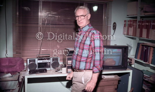 Ed Leiser, @ home, Chula Vista, CA, Analog, Color, People, Men