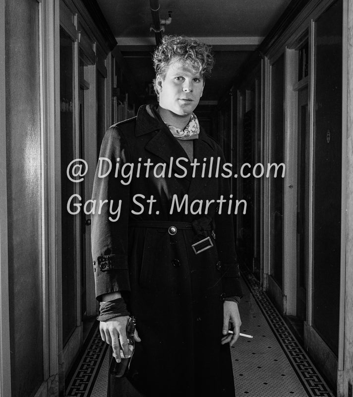 Darius in the Magnets holding a cig