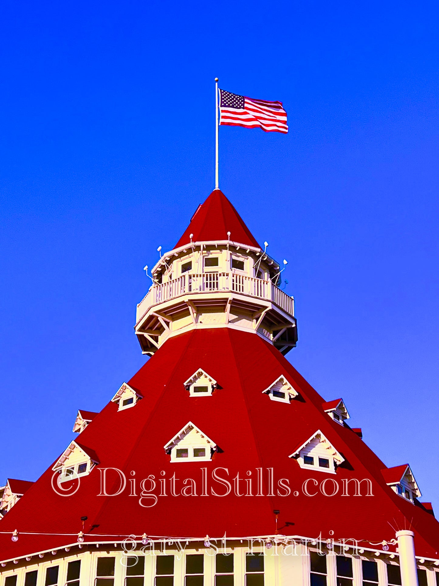 Hotel Del Flag Flying