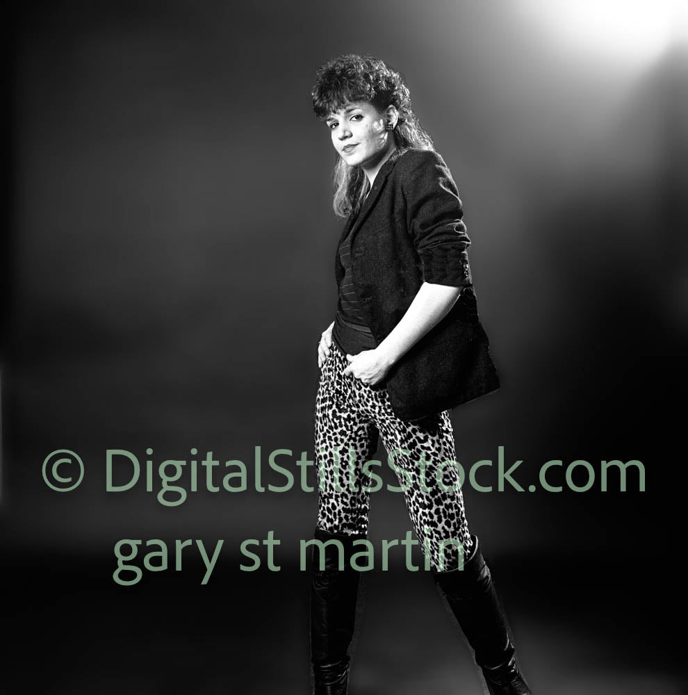 Elaine, Light in the Corner, analog, black and white, clubland