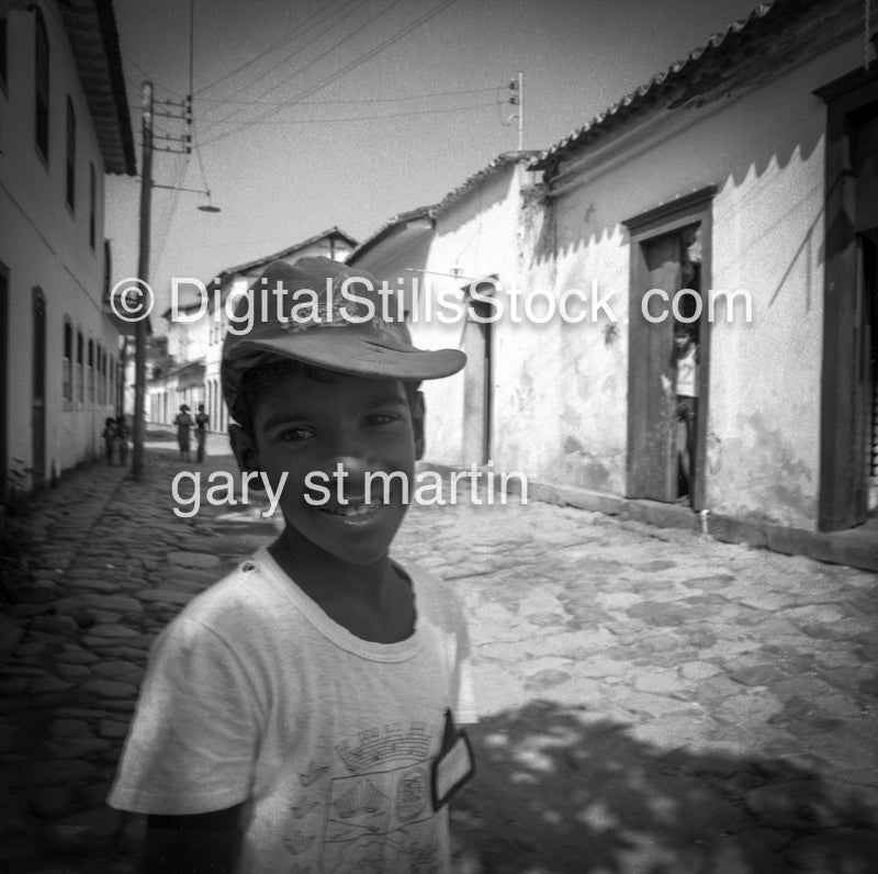 smiling boy in Brazil street photography