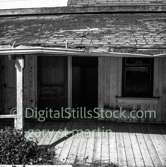 Front View, Old Farm House, analog, black and white, oddities