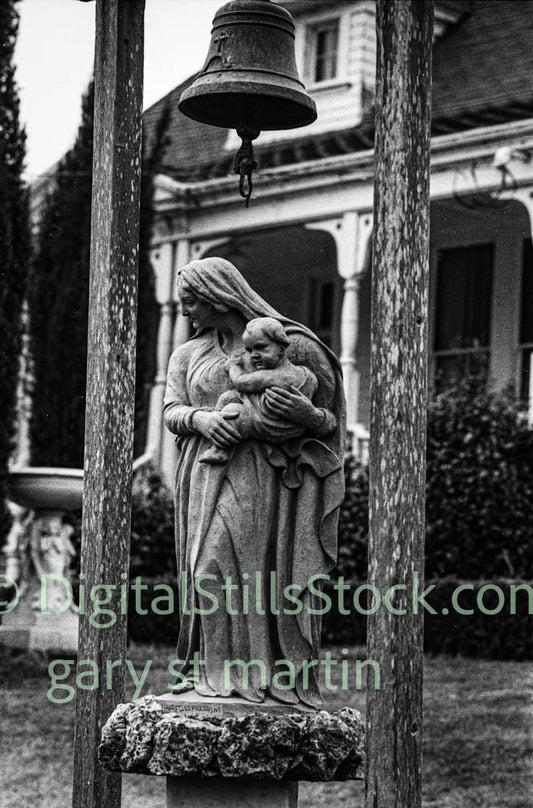 Front View Statue, analog, black and white, oddities