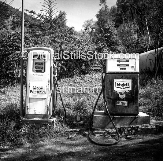 Mobil Gas, Black & White, Oddities