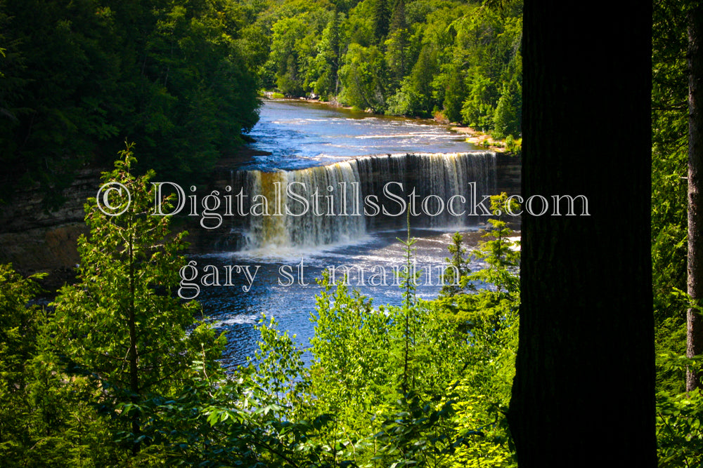 Tahquamenon Falls from far away, digital Tahquamenon falls