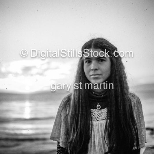 The sun sets over her Shoulder, Analog, Black & White, Portraits Men